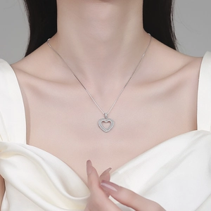 Exquisite S925 sterling silver double heart necklace with sparkling moissanite stones