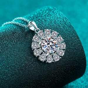 Exquisite S925 sterling silver moissanite sunflower necklace with a sparkling round main stone