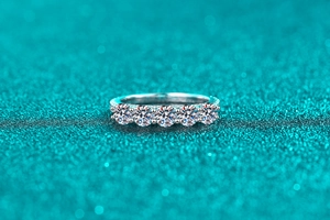 Detail of S925 sterling silver ring featuring five round-cut moissanite stones