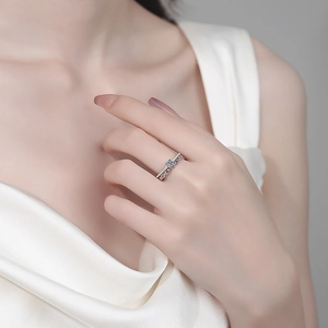 Elegant S925 sterling silver moissanite double layer chain ring worn on model hand