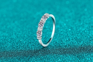 Detail view of oval moissanite stones and polished S925 silver band in side profile
