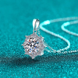 Exquisite S925 sterling silver sunflower moissanite necklace with brilliant halo pendant