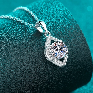 S925 Sterling Silber Halskette mit Wassertropfen-Anhänger und glänzendem Moissanit-Edelstein