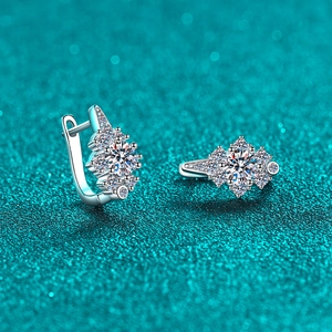 Sparkling S925 sterling silver moissanite stud earrings in flower shape for women