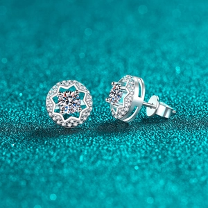 Elegant S925 sterling silver moissanite stud earrings with star镂空 design and halo setting