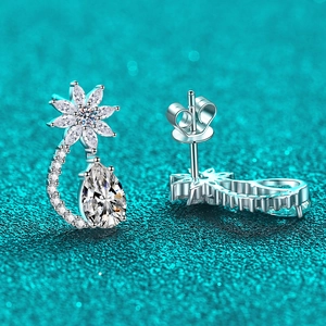 Eleganti orecchini in argento S925 con moissanite e design floreale a goccia