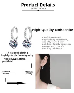 Détail de boucles d'oreilles en moissanite avec placage en rhodium et palladium
