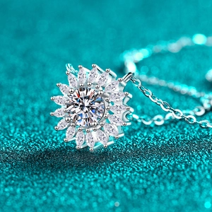 Collier pendentif tournesol en argent sterling S925 avec pierres de moissanite brillantes