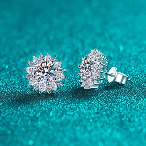 Sparkling S925 sterling silver sunflower moissanite stud earrings with a daisy floral design