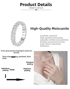 Vue détaillée d'une bague style cubain plaquée cinq couches avec des moissanites