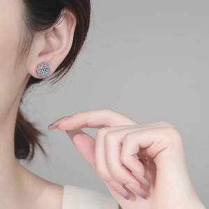 Elegant S925 sterling silver sunflower moissanite stud earrings on female model