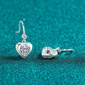 S925 sterling silver heart-shaped moissanite earrings with sparkling blue background