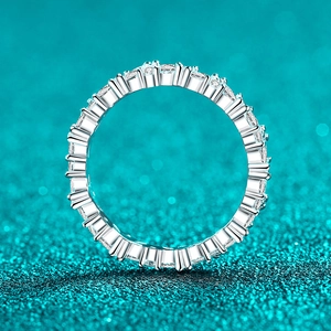 Bague d'éternité en argent 925 avec pavage complet de pierres en moissanite étincelantes