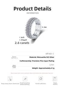 Vue détaillée d'une bague en argent 925 et moissanite de 6,6mm avec pierres 2,6ct