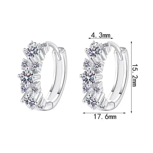 Orecchini a cerchio in argento S925 con pavé di moissanite da 96 punti