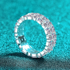Luxuriöser S925 Sterlingsilber Ring mit abwechselnden Baguette- und Rund-Moissanit-Steinen