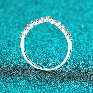 Elegant S925 sterling silver V-shaped ring featuring sparkling moissanite stones