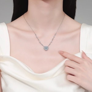 Collier en argent sterling S925 avec pendentif cœur en moissanite sur femme