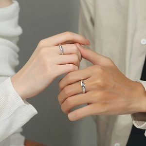 S925 sterling silver moissanite couple rings with minimalist twisted geometry design