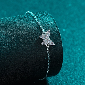 Elegantes S925 Sterlingsilber Schmetterling Armband mit funkelnden Moissanit Steinen