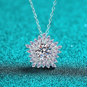 Collana con Pendente Pentagono in Argento Sterling 925 Moissanite per Donna Gioielli di Lusso a Forma di Girasole Geometrico in Zirconia
