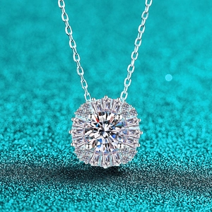 Collier Pendentif en Argent Sterling 925 Moissanite Zirconia pour Femme Luxe Tournesol Halo Coupe Baguette Bijoux