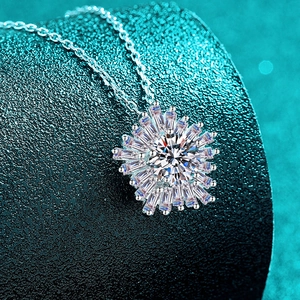 Squisita collana in argento sterling S925 moissanite con radioso ciondolo a fiore pentagonale