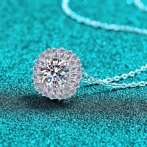 Collier luxueux en argent S925 et moissanite avec pendentif brillant rond et taille baguette