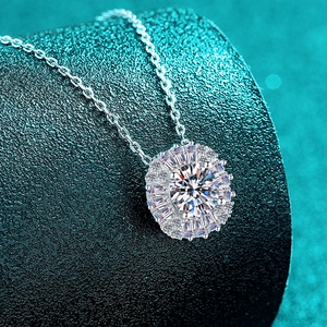 Luxueux collier en argent 925 avec moissanite et détails en diamants baguettes