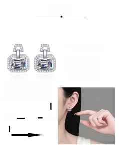 Λεπτομέρεια από σκουλαρίκια Moissanite με πολυστρωματική επίστρωση ροδίου και παλλαδίου