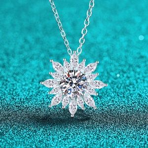 Lussuosa Collana Girasole in Argento Sterling S925 Moissanite per Donna Collana con Ciondolo Girasole Zirconia Elegante Catena da Clavicola Gioielli Regalo