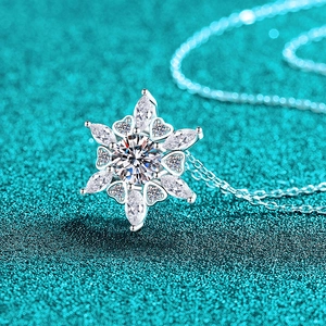 Exquisite S925 sterling silver snowflake pendant necklace with heart details and moissanite stone
