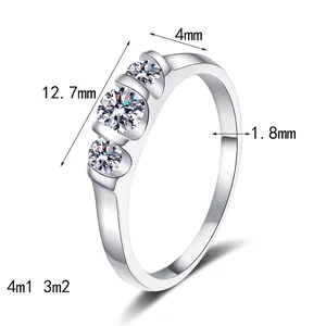 S925 sterling silver wave ring featuring 0.50 carat moissanite with size annotations