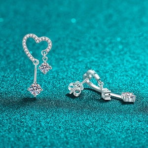 Orecchini a cuore in argento sterling S925 con moissanite e nappe scintillanti