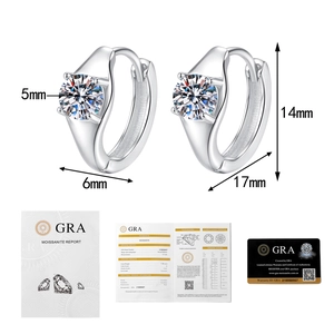 Détail de boucles d'oreilles Moissanite 5mm en argent S925 avec certificat GRA