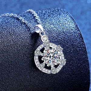 Klassischer 925 Sterling Silber Kompass-Anhänger mit 1 Karat Moissanit Edelstein