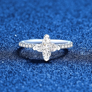 Bague trèfle en argent S925 et moissanite avec pierres de taille marquise