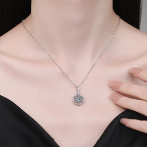 Klassische Halskette aus 925er Sterlingsilber mit einem 1-Karat Moissanit-Schneeflocken-Anhänger