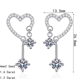 Orecchini a cuore in argento S925 con moissanite e indicazioni delle misure reali