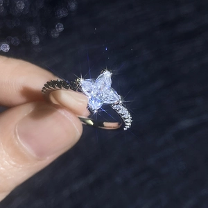 Bague luxe en argent S925 étoile à quatre feuilles sertie d'une moissanite de 1 carat
