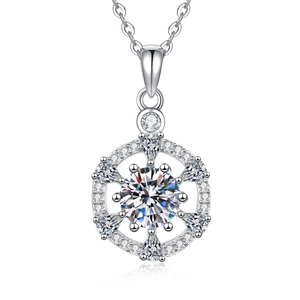 Klassische 925 Sterling Silber Kette mit 1 Karat Moissanit Schneeflocken Anhänger auf Weiß