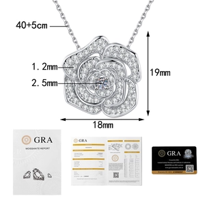 Détail du pendentif camélia en moissanite avec dimensions et carte certifiée GRA