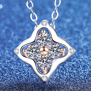 S925 silver four-leaf clover pendant necklace with brilliant moissanite stones and starry background
