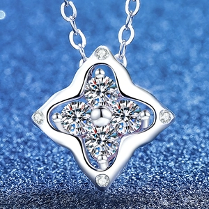 Sparkling S925 silver four-leaf clover moissanite pendant necklace on a starry blue background