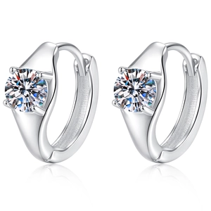 Élégantes boucles d'oreilles créoles en argent S925 avec moissanite ronde taille brillant