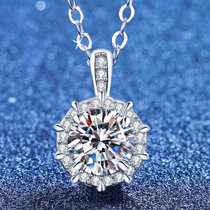 Collier Pendentif en Moissanite en Argent Sterling 925 pour Femme Bijoux Étincelants Taille Brillant Halo Rond pour Sortie Quotidienne