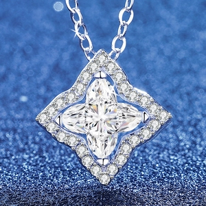S925 Sterling Silver Moissanite Clover Pendant Necklace For Women Exquisite Square Sugar Clavicle Chain Jewelry Gift