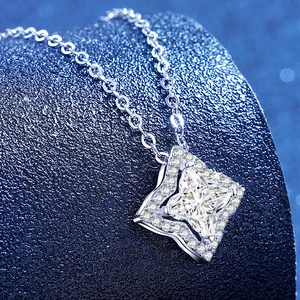 Minimalist S925 sterling silver moissanite star pendant necklace with sparkling stone