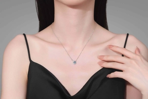 Macro shot of 1 carat moissanite pendant on a silver S925 chain worn by a model