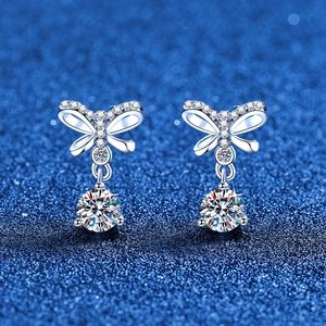 Boucles d'oreilles nœud en argent sterling S925 avec moissanite ronde étincelante